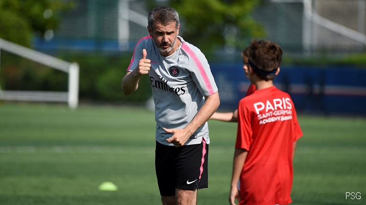 découvrez comment maîtriser le passe et suit en football pour améliorer votre jeu, optimiser vos passes et renforcer la cohésion d'équipe sur le terrain.