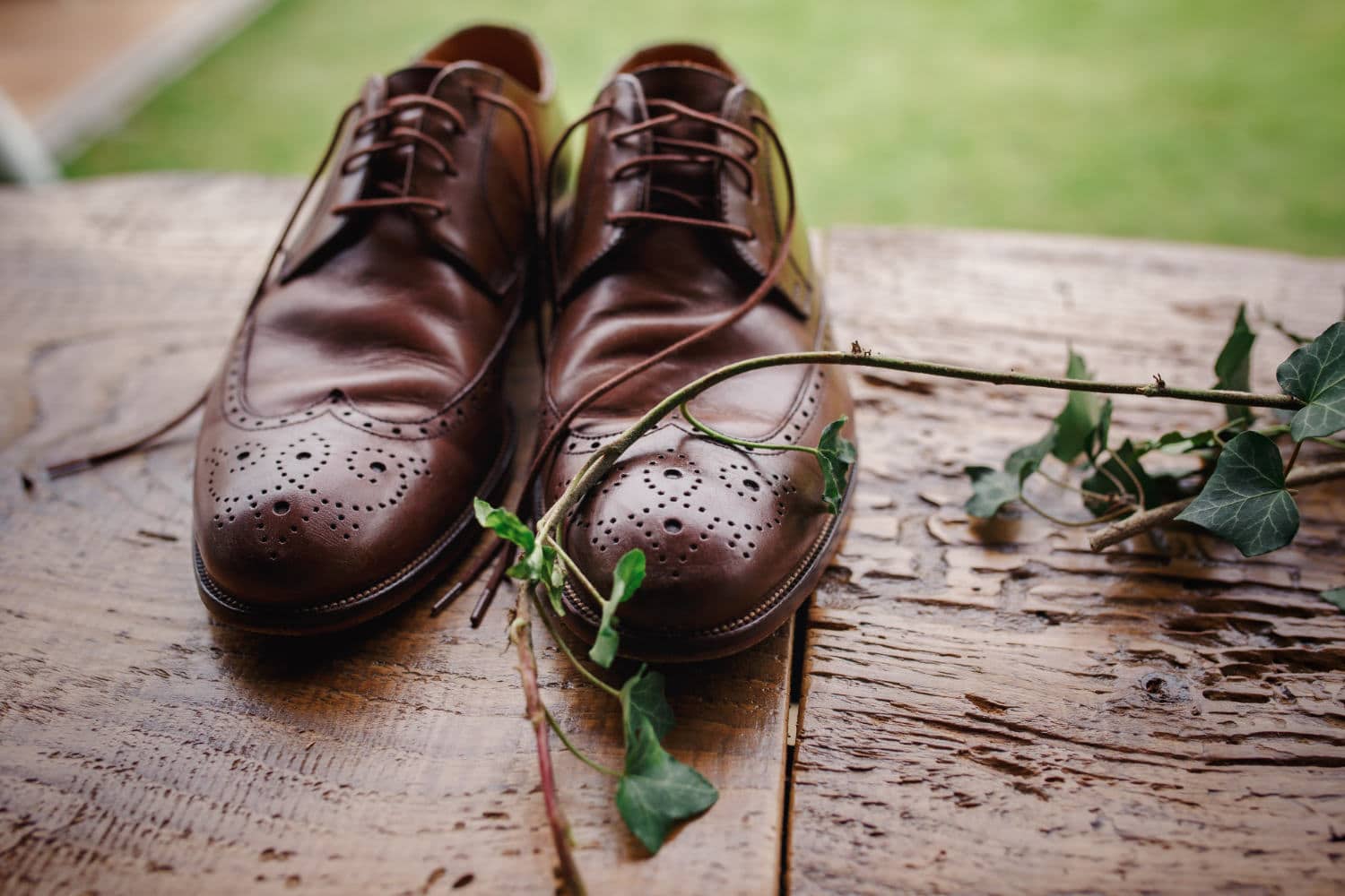 découvrez nos conseils efficaces pour éviter les frottements aux orteils avec vos chaussures et marcher confortablement toute la journée.