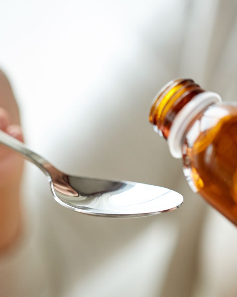 découvrez notre sirop naturel contre la toux, efficace et doux, formulé avec des ingrédients naturels pour apaiser votre gorge et soulager la toux rapidement et en toute sécurité.