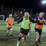 Exercices de foot avec ballon pour seniors : améliorez votre technique et votre endurance
