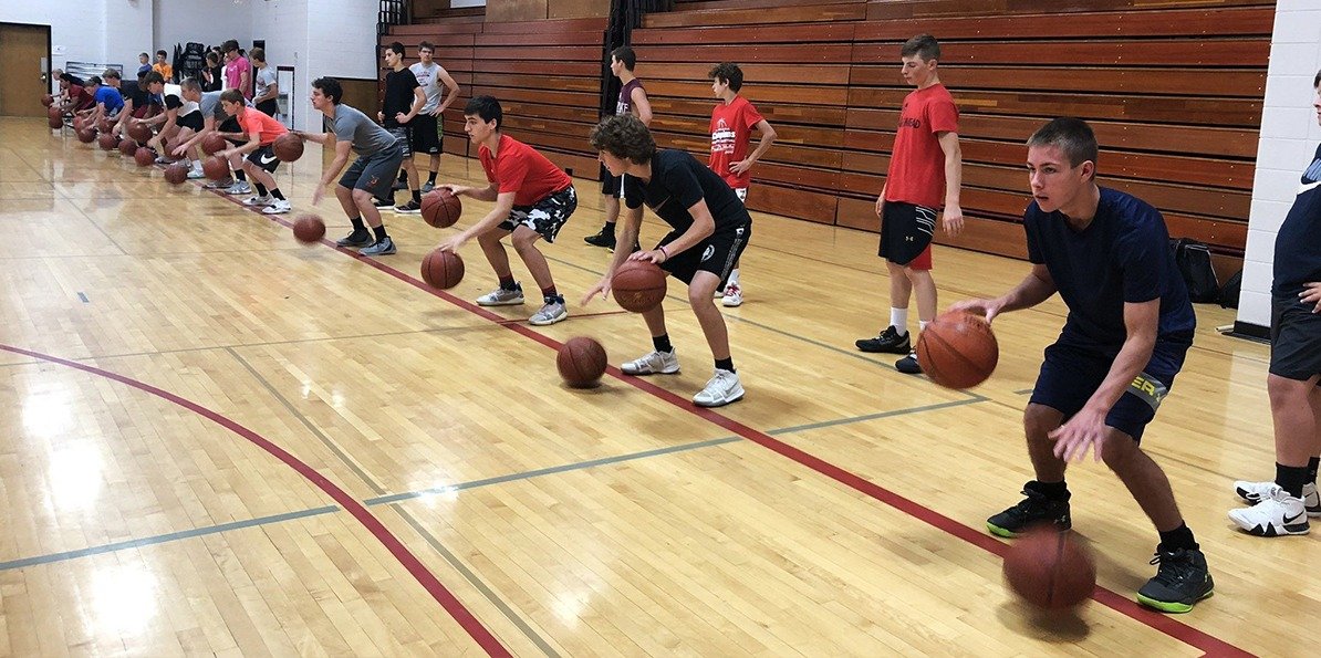 entraînement physique de basketball : améliorez votre endurance, votre force et votre agilité pour performer au meilleur niveau sur le terrain.