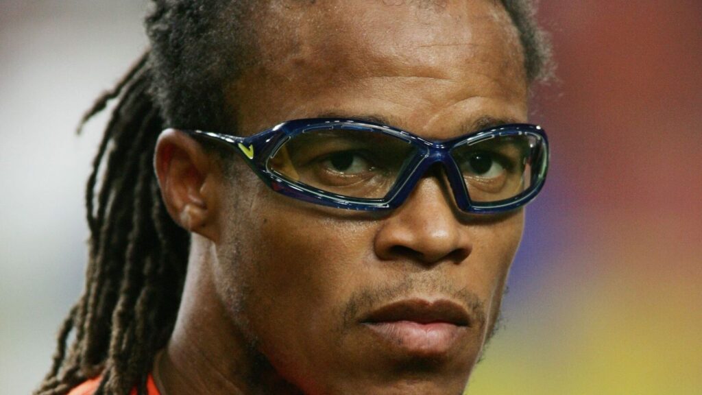 découvrez nos lunettes de football alliant protection et performance pour améliorer votre jeu sur le terrain en toute sécurité.