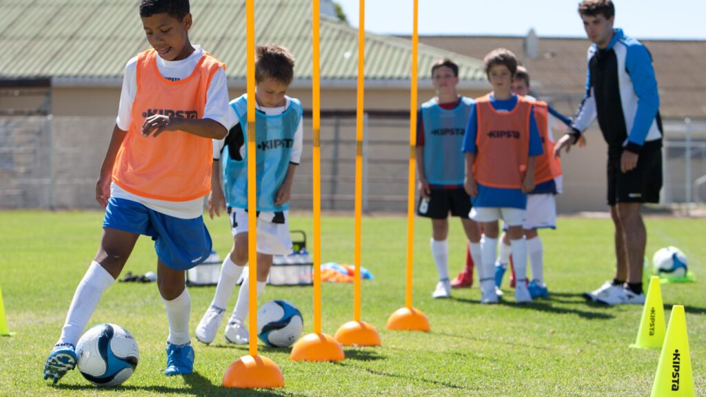 programme d'entraînement de football pour les jeunes u11, conçu pour développer les compétences techniques, l'esprit d'équipe et le plaisir du jeu.