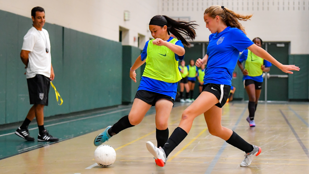 améliorez vos compétences en futsal grâce à nos séances d'entraînement spécialisées, adaptées à tous les niveaux pour progresser rapidement et efficacement.